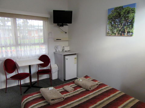The Highlander Motel - 24HR Check In - Accommodation Directory 12