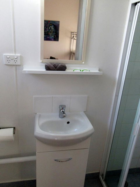 The Highlander Motel - 24HR Check In - Accommodation Directory 20