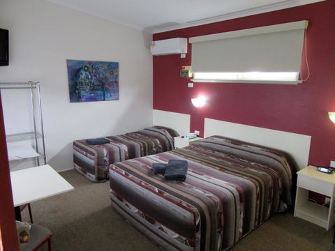 The Highlander Motel - 24HR Check In - Accommodation Directory 3
