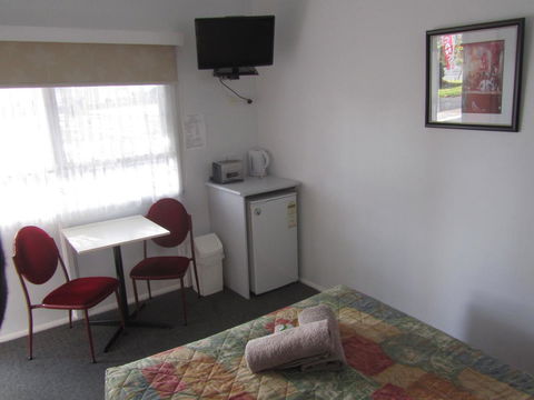 The Highlander Motel - 24HR Check In - Accommodation Directory 11