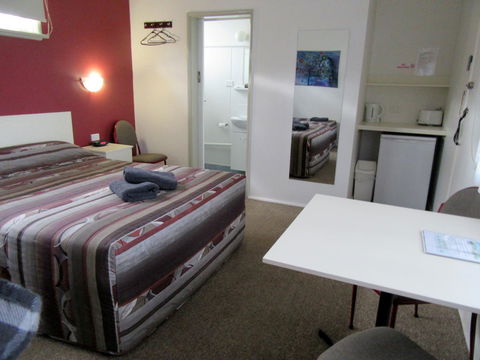 The Highlander Motel - 24HR Check In - Accommodation Directory 1