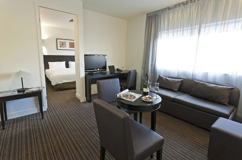 Causeway 353 Hotel - Accommodation Directory 10