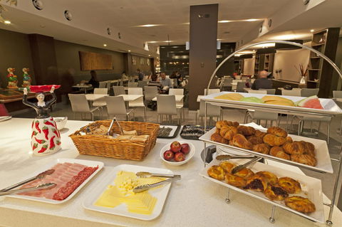 Causeway 353 Hotel - Accommodation Directory 16