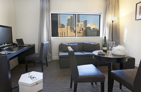 Causeway 353 Hotel - Accommodation Directory 36