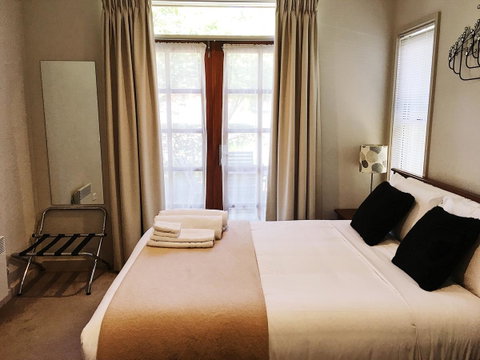 Luxury Abalina Cottages - Accommodation Directory 4