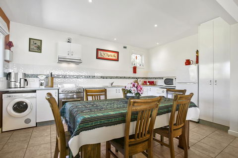 Black Dolphin Beach Penthouse - Accommodation Directory 4