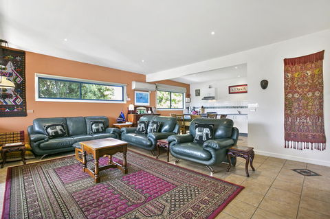 Black Dolphin Beach Penthouse - Accommodation Directory 5