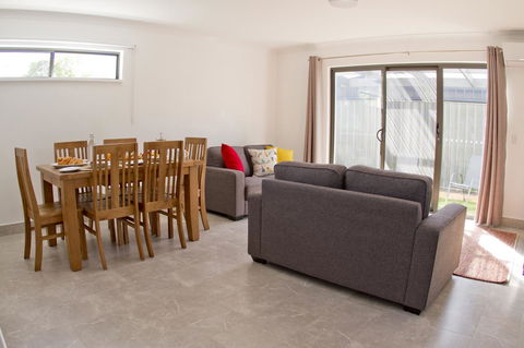 16 King Street - Accommodation Directory 2
