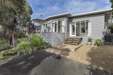 Sunset On Scott - Relax In Tranquility & Style - Accommodation Directory 0