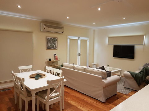 Healesville House - Fig Tree House - Accommodation Directory 8