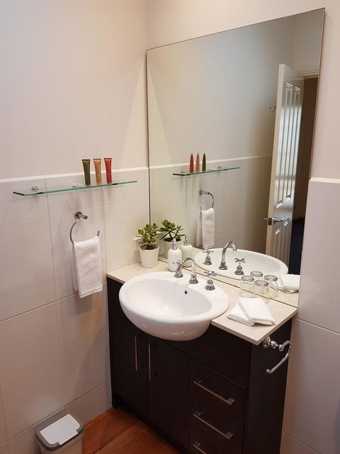 Healesville House - Fig Tree House - Accommodation Directory 12