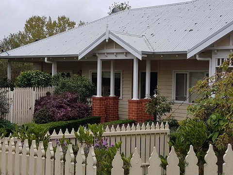 Healesville House - Fig Tree House - Accommodation Directory 0