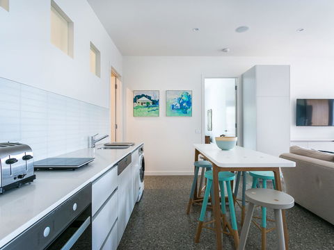 Lansdowne Villa - With Swimming Pool - Accommodation Directory 6