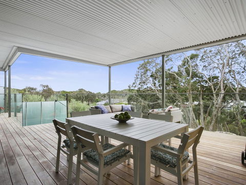 Lansdowne Villa - With Swimming Pool - Accommodation Directory 7
