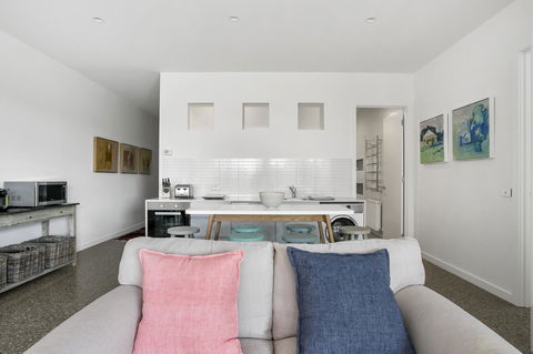 Lansdowne Villa - With Swimming Pool - Accommodation Directory 3