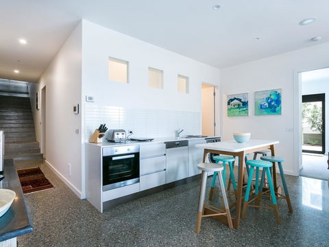 Lansdowne Villa - With Swimming Pool - Accommodation Directory 8