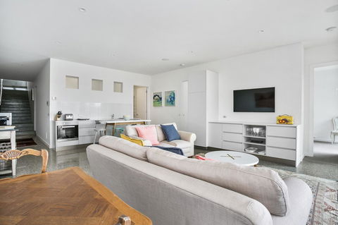 Lansdowne Villa - With Swimming Pool - Accommodation Directory 2