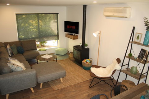 4 Autumn Grove - Accommodation Directory 0