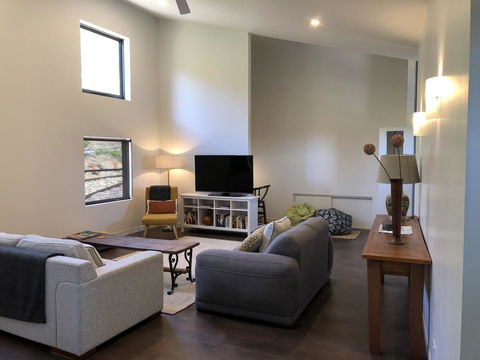 Saje\'s House & Pod - Accommodation Directory 0