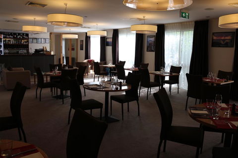 Bairnsdale International - Accommodation Directory 16