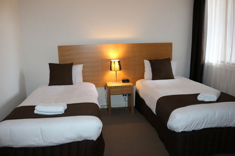 Bairnsdale International - Accommodation Directory 26