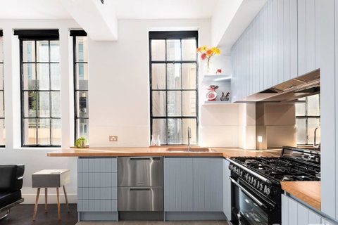 Spacious Designer Warehouse Melbourne CBD Apartment - Accommodation Directory 16