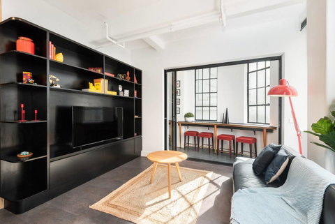 Spacious Designer Warehouse Melbourne CBD Apartment - Accommodation Directory 13