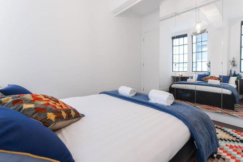 Spacious Designer Warehouse Melbourne CBD Apartment - Accommodation Directory 7