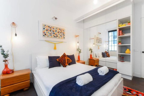 Spacious Designer Warehouse Melbourne CBD Apartment - Accommodation Directory 6