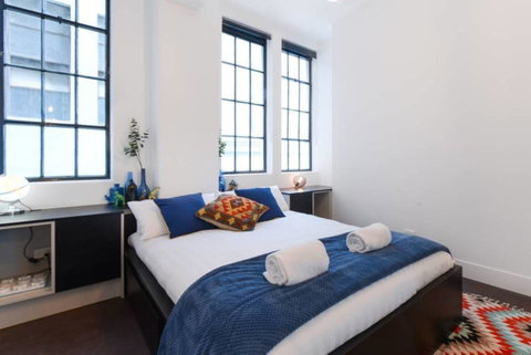 Spacious Designer Warehouse Melbourne CBD Apartment - Accommodation Directory 8