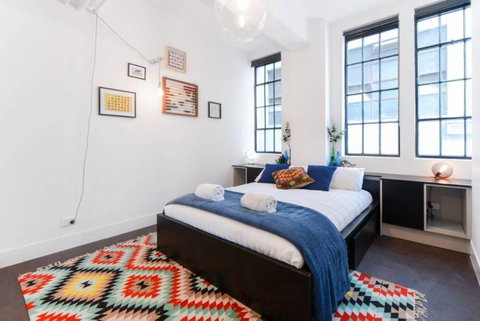 Spacious Designer Warehouse Melbourne CBD Apartment - Accommodation Directory 4