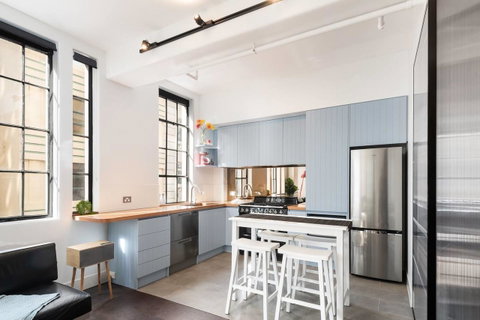 Spacious Designer Warehouse Melbourne CBD Apartment - Accommodation Directory 3