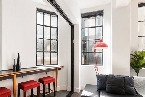 Spacious Designer Warehouse Melbourne CBD Apartment - Accommodation Directory 14