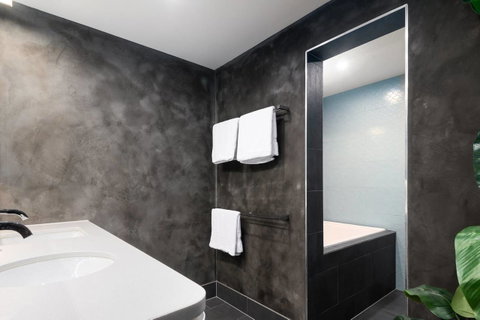 Spacious Designer Warehouse Melbourne CBD Apartment - Accommodation Directory 12