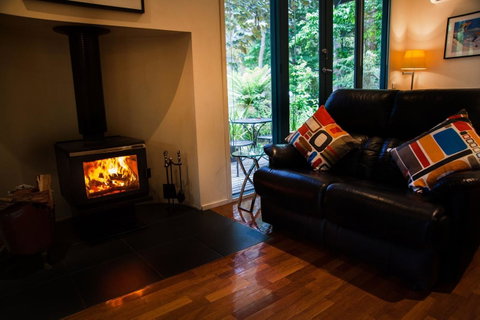 Ashwood Cottages - Accommodation Directory 26