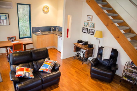 Ashwood Cottages - Accommodation Directory 23