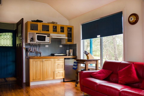 Ashwood Cottages - Accommodation Directory 17