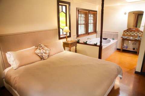 Ashwood Cottages - Accommodation Directory 8