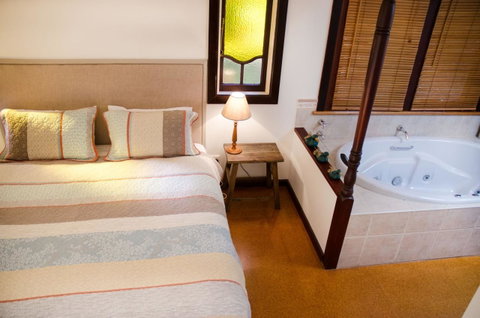 Ashwood Cottages - Accommodation Directory 5