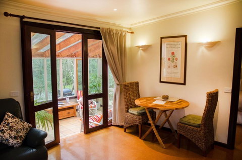 Ashwood Cottages - Accommodation Directory 2