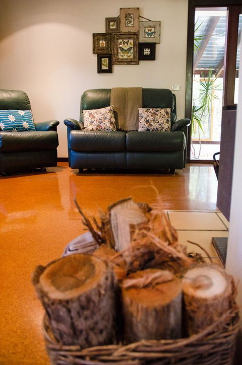 Ashwood Cottages - Accommodation Directory 7