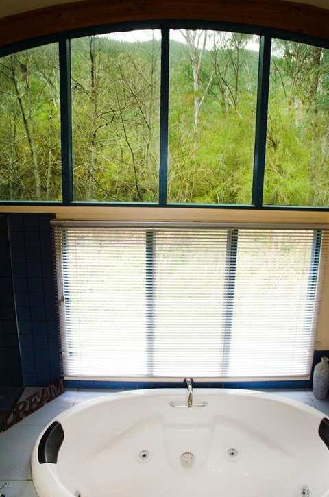 Ashwood Cottages - Accommodation Directory 25