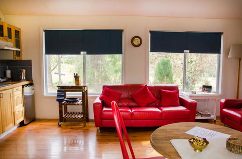 Ashwood Cottages - Accommodation Directory 14