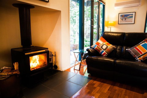 Ashwood Cottages - Accommodation Directory 3