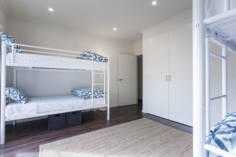 Sundowner - Accommodation Directory 13