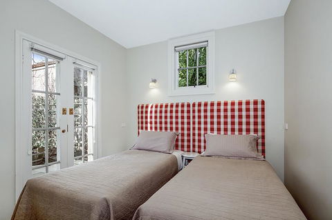 Camellia Cottage - Accommodation Directory 3