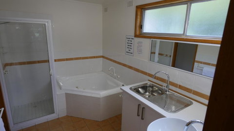 Adina Lodge Holiday Apartments - Accommodation Directory 26