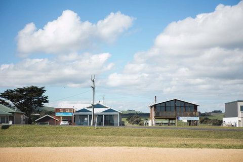 Stunning Waterfront Only 10 Minutes To Phillip Island - FREE EV UNIT 7kW For Electric Cars - Pet Friendly, Fireplace FREE WIFI Wine & Chocolates - Accommodation Directory 26