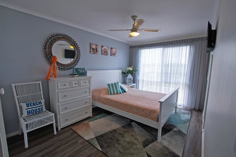 Stunning Waterfront Only 10 Minutes To Phillip Island - FREE EV UNIT 7kW For Electric Cars - Pet Friendly, Fireplace FREE WIFI Wine & Chocolates - Accommodation Directory 2