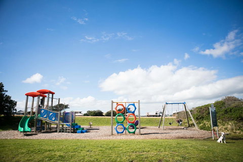 Stunning Waterfront Only 10 Minutes To Phillip Island - FREE EV UNIT 7kW For Electric Cars - Pet Friendly, Fireplace FREE WIFI Wine & Chocolates - Accommodation Directory 8